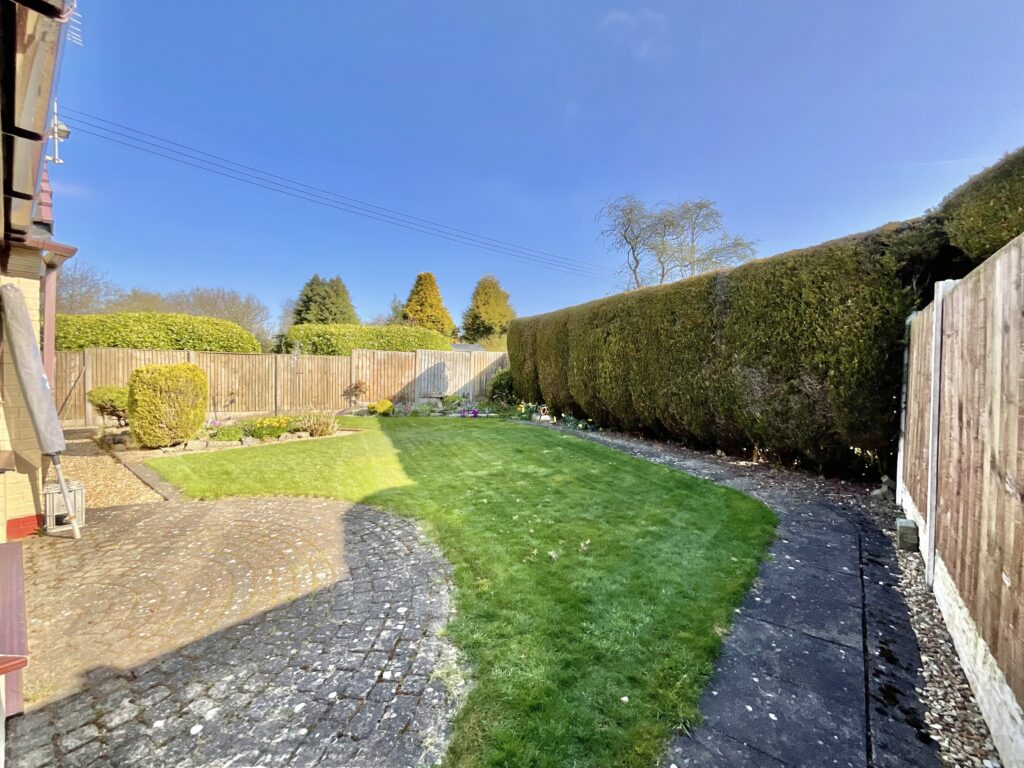 Common Lane, Rough Close, ST3
