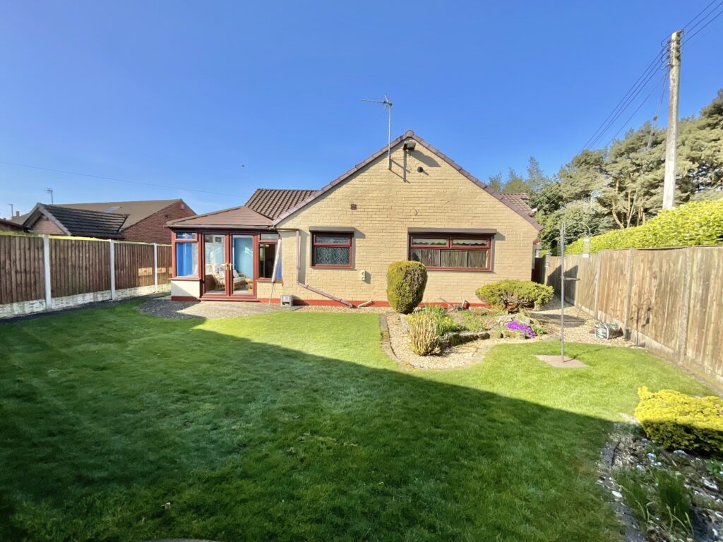 Common Lane, Rough Close, ST3