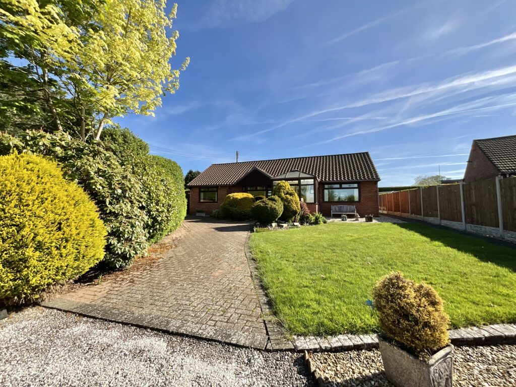 Common Lane, Rough Close, ST3