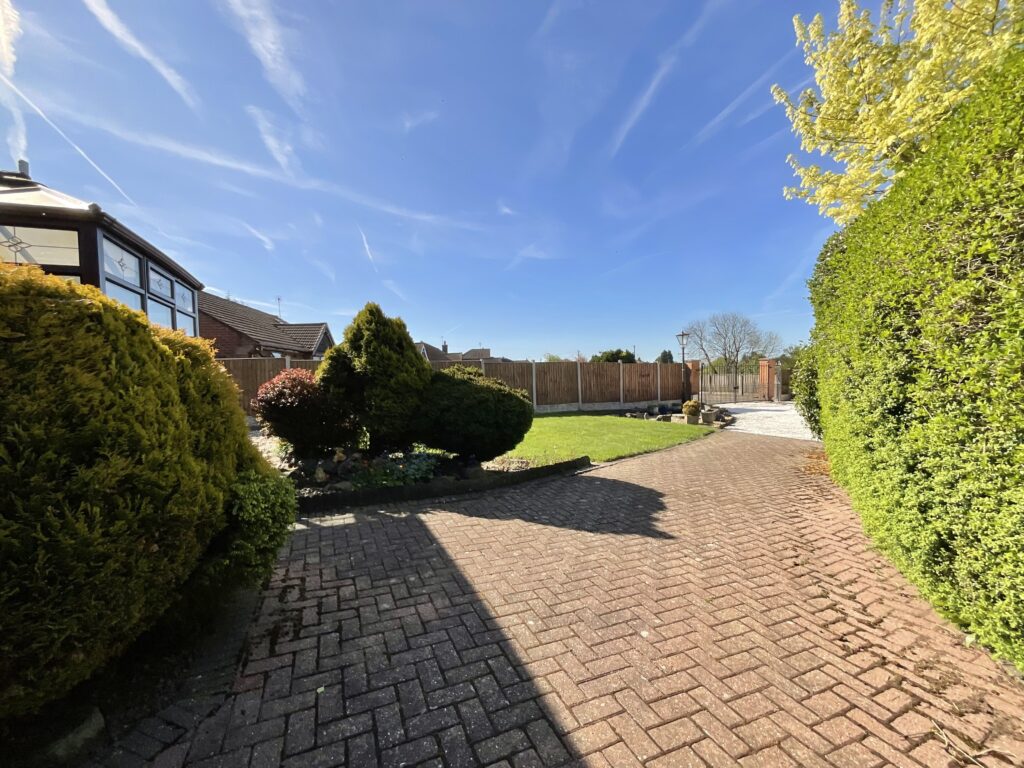 Common Lane, Rough Close, ST3