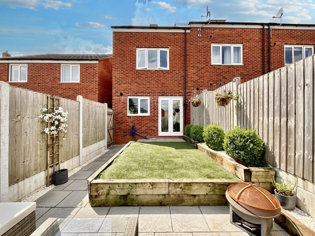 Myatt Avenue, Stone, ST15