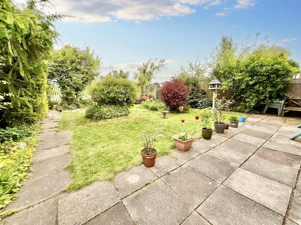 Sidney Drive, Kingsley Holt, ST10