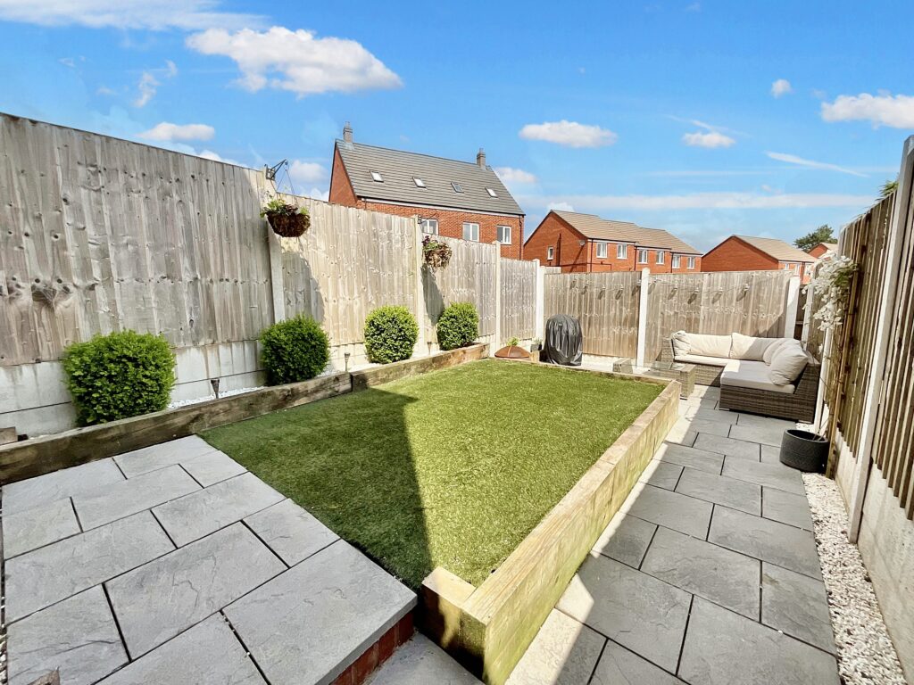 Myatt Avenue, Stone, ST15