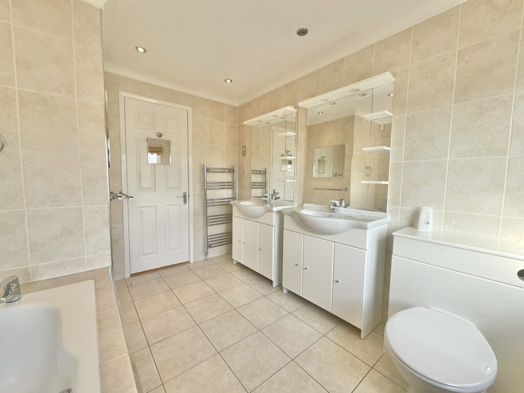 Yarnfield, Stone, ST15