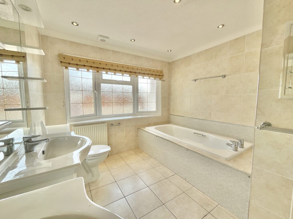 Yarnfield, Stone, ST15
