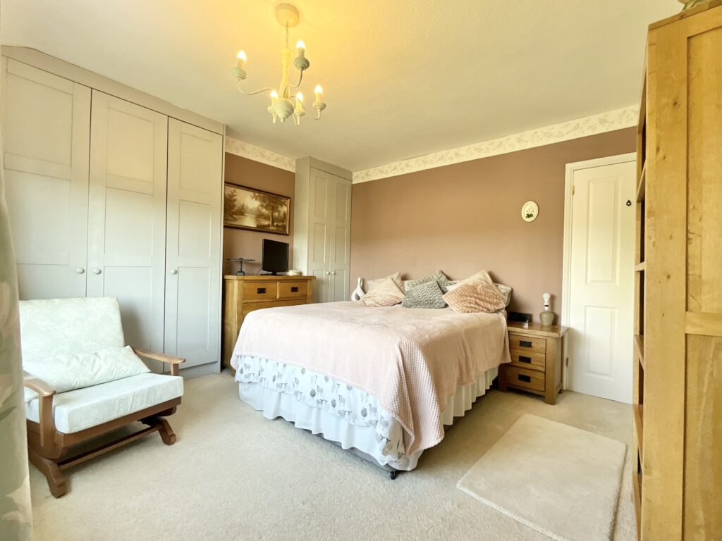 Dilhorne Road, Cheadle, ST10