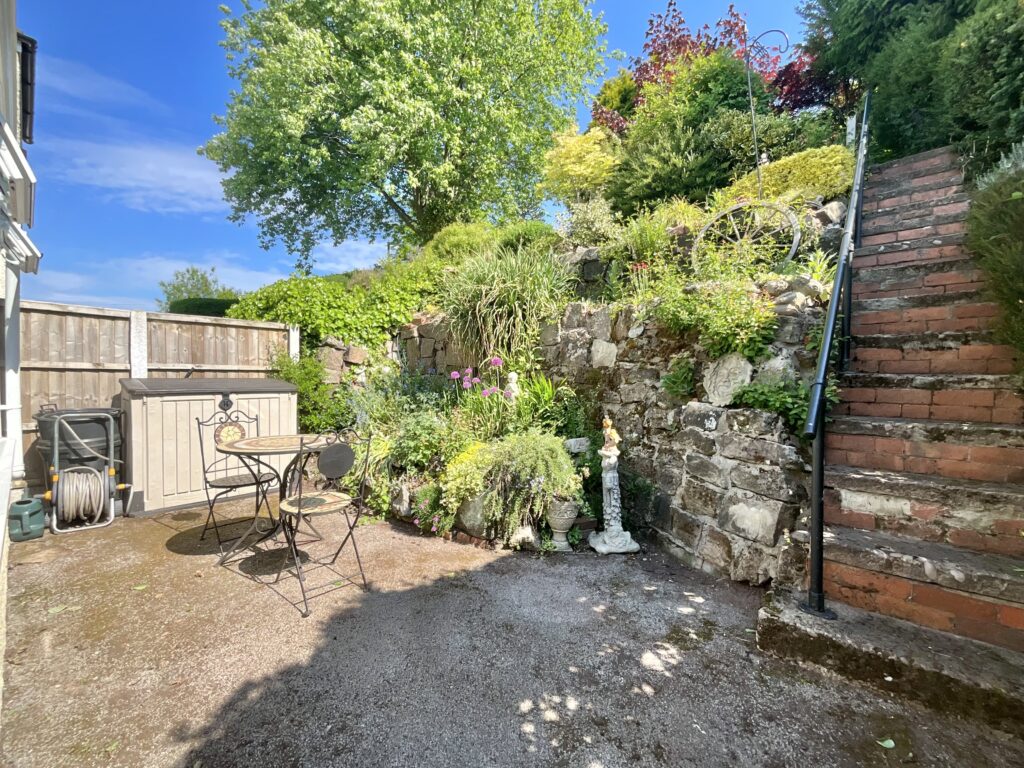 Dilhorne Road, Cheadle, ST10