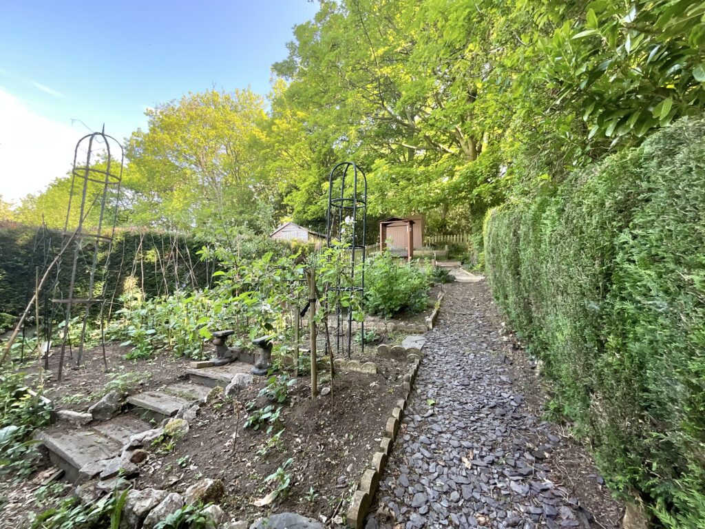 Dilhorne Road, Cheadle, ST10