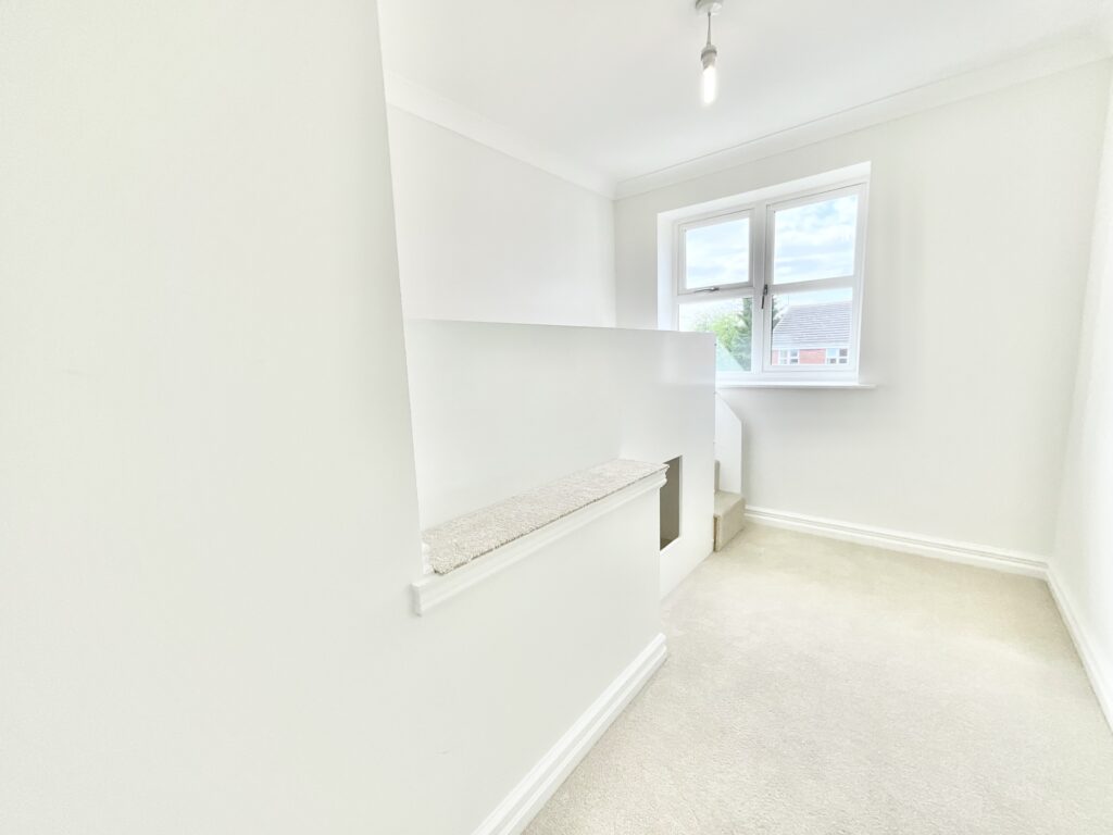 Doval Gardens, Tean, ST10