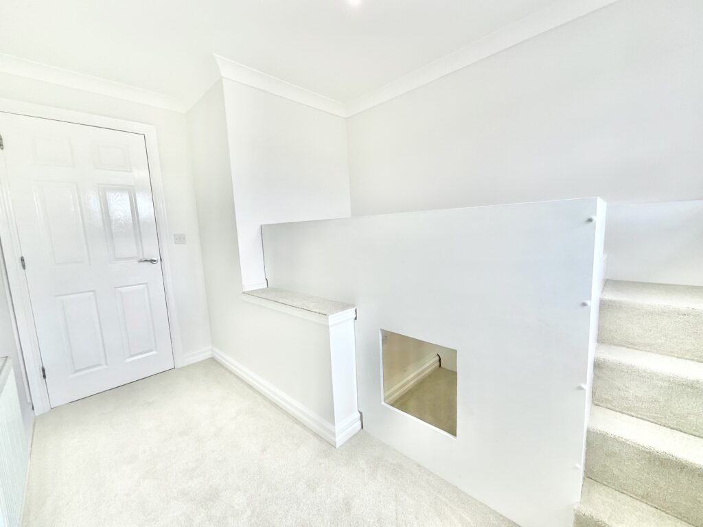 Doval Gardens, Tean, ST10