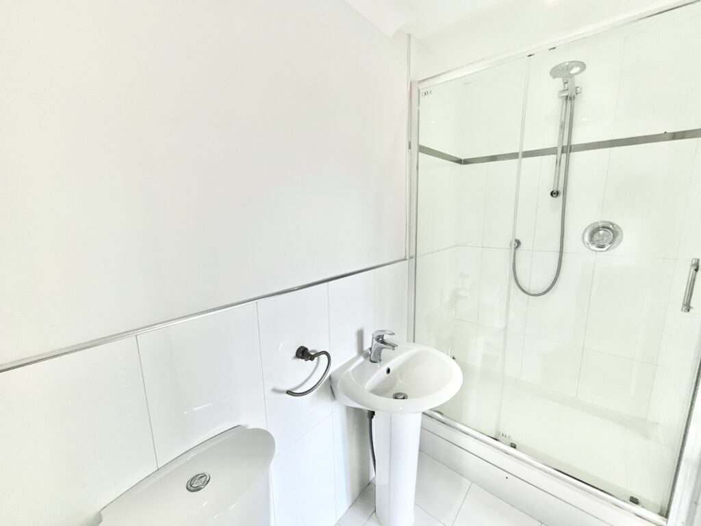 Doval Gardens, Tean, ST10