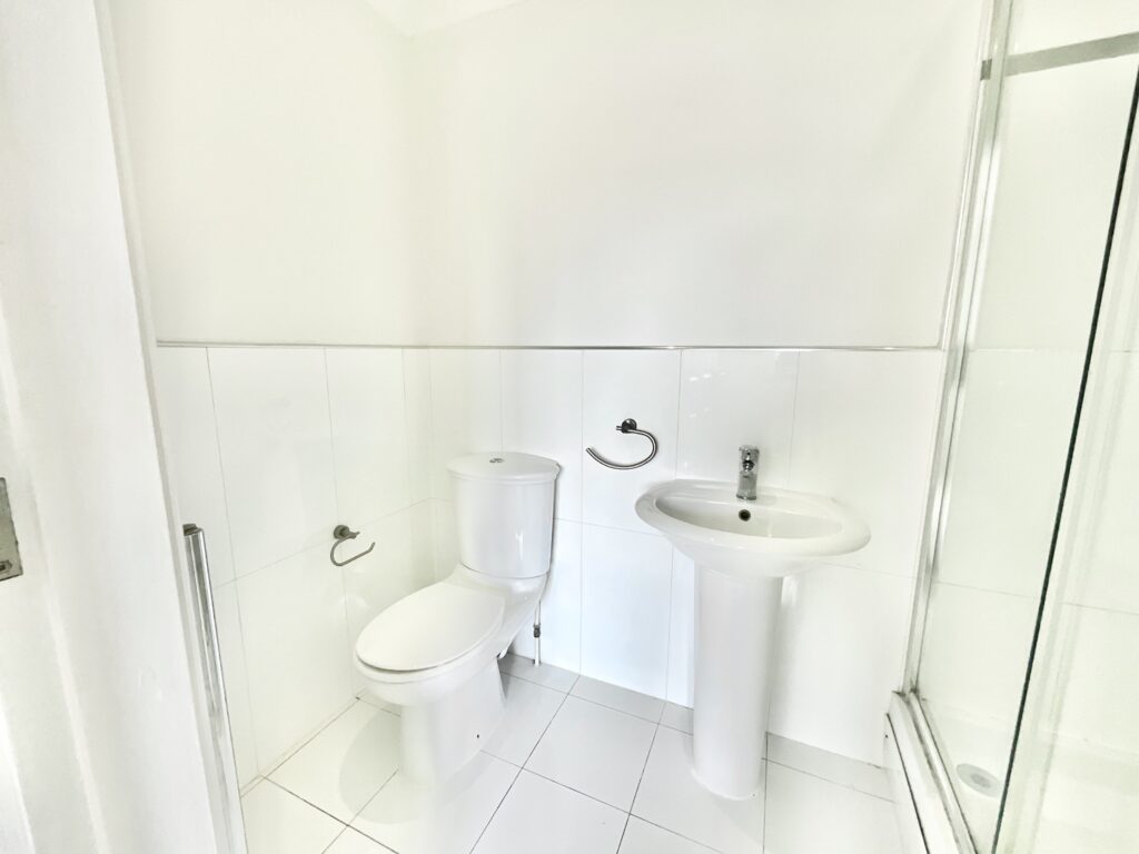 Doval Gardens, Tean, ST10