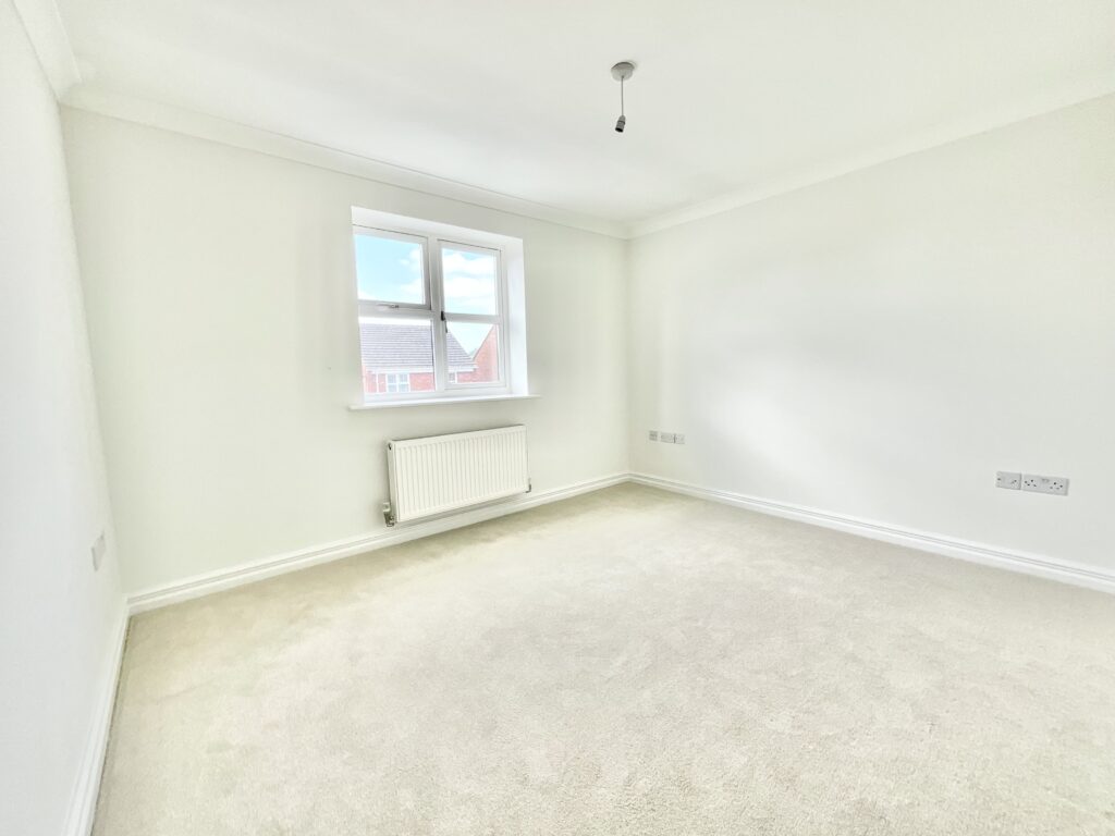 Doval Gardens, Tean, ST10