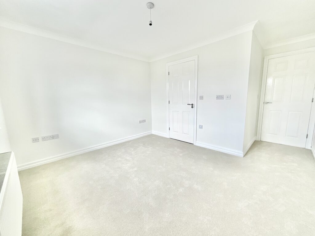 Doval Gardens, Tean, ST10