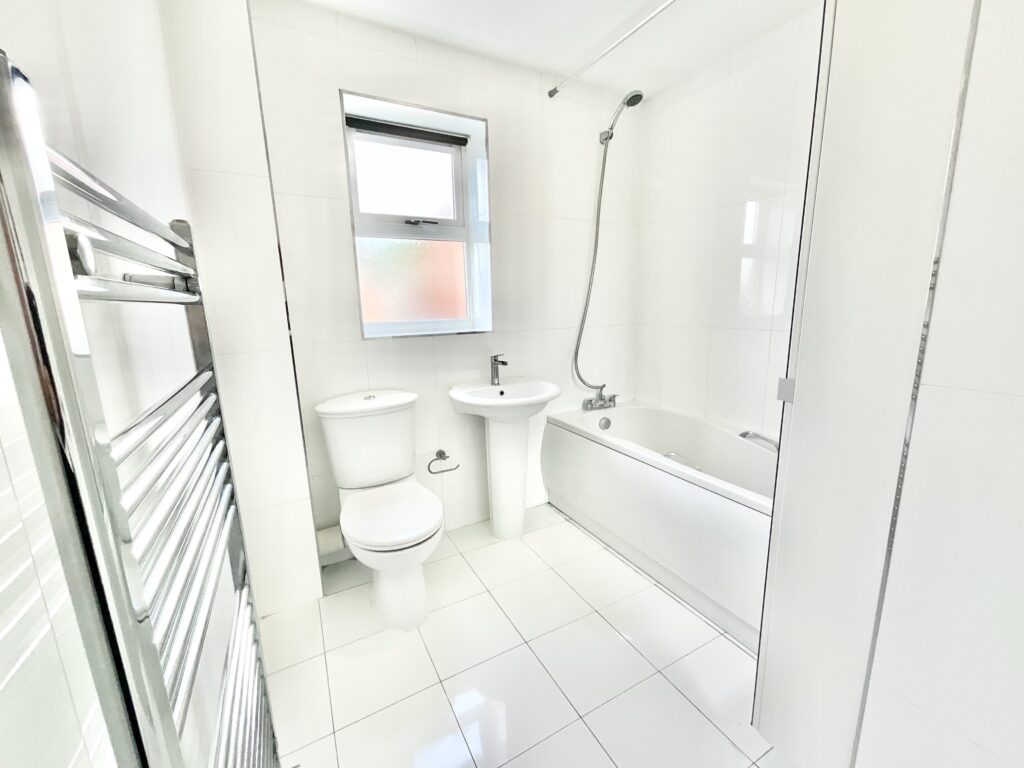 Doval Gardens, Tean, ST10
