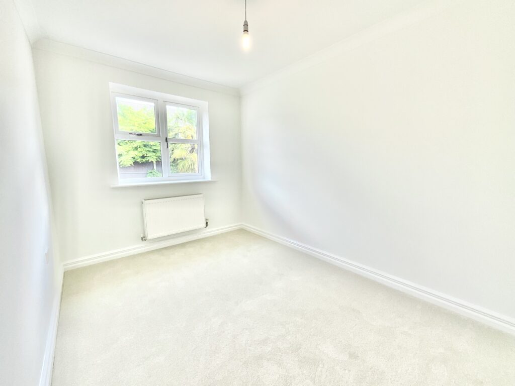 Doval Gardens, Tean, ST10
