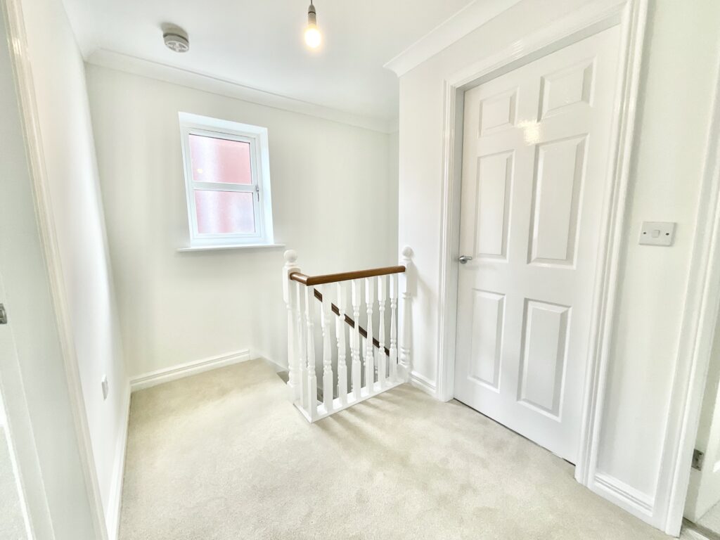 Doval Gardens, Tean, ST10