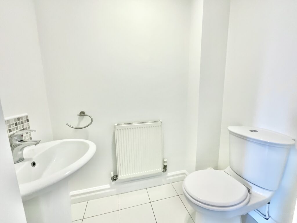 Doval Gardens, Tean, ST10