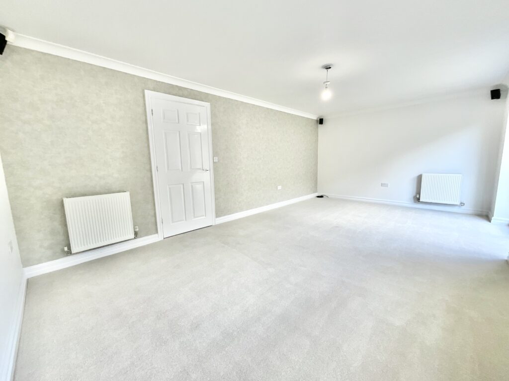 Doval Gardens, Tean, ST10