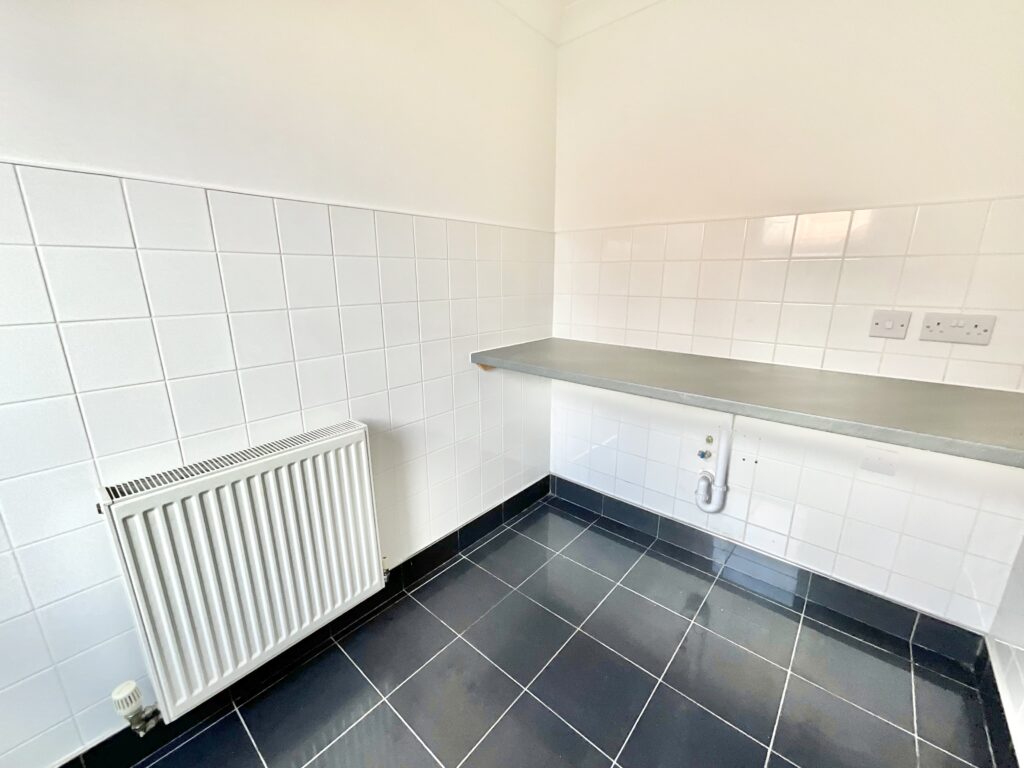 Doval Gardens, Tean, ST10