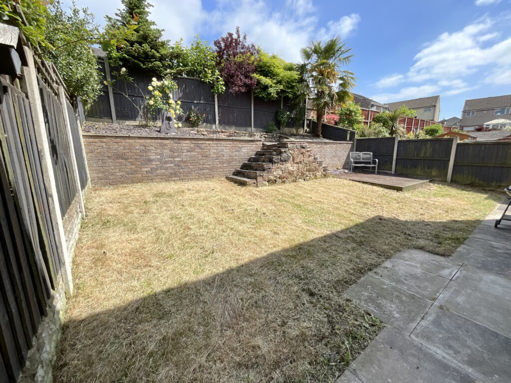 Doval Gardens, Tean, ST10