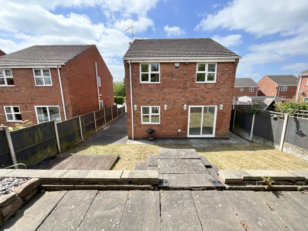 Doval Gardens, Tean, ST10