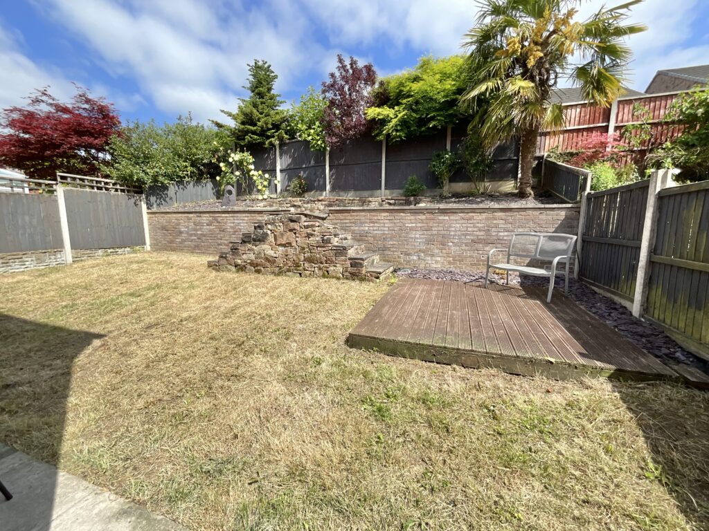 Doval Gardens, Tean, ST10
