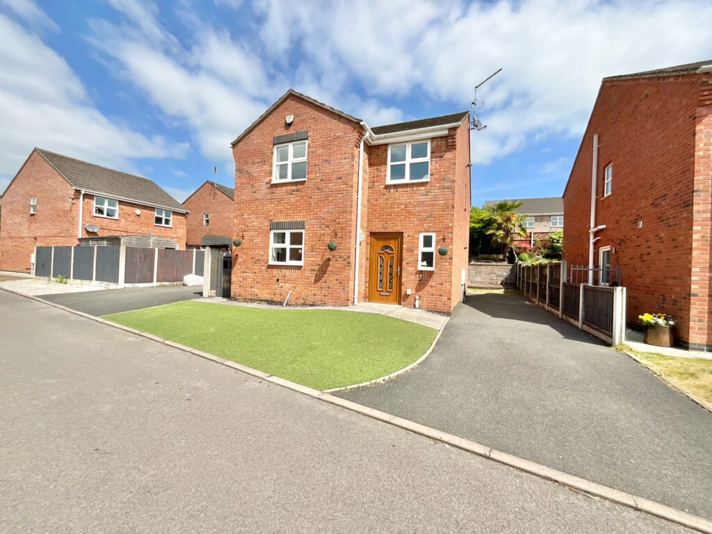 Doval Gardens, Tean, ST10