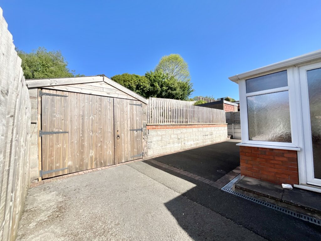 Parklands Road, Tean, ST10