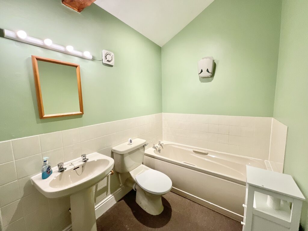 Tixall Court, Tixall, ST18