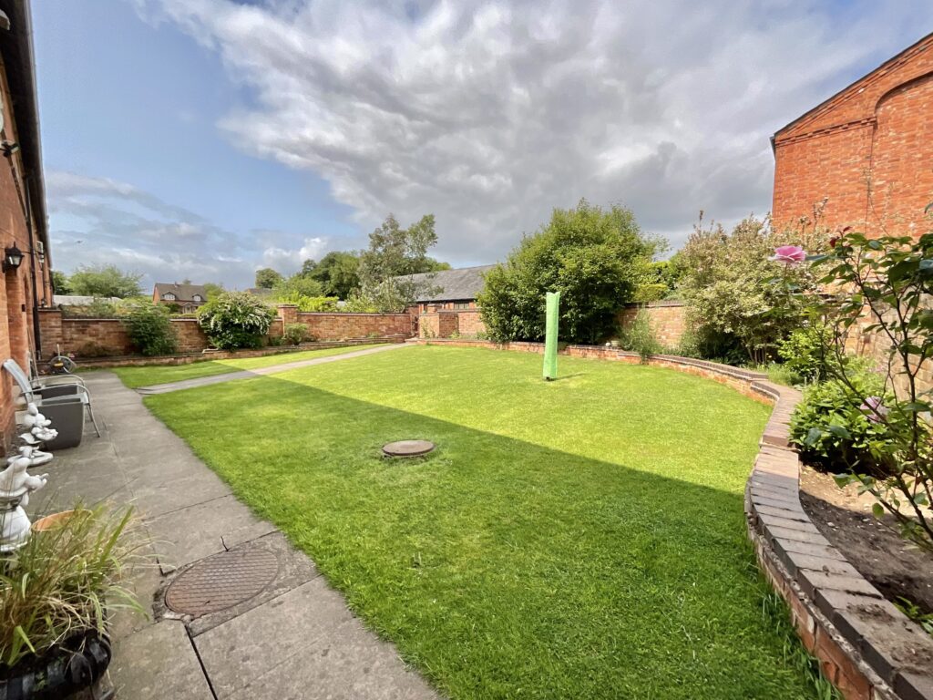 Tixall Court, Tixall, ST18