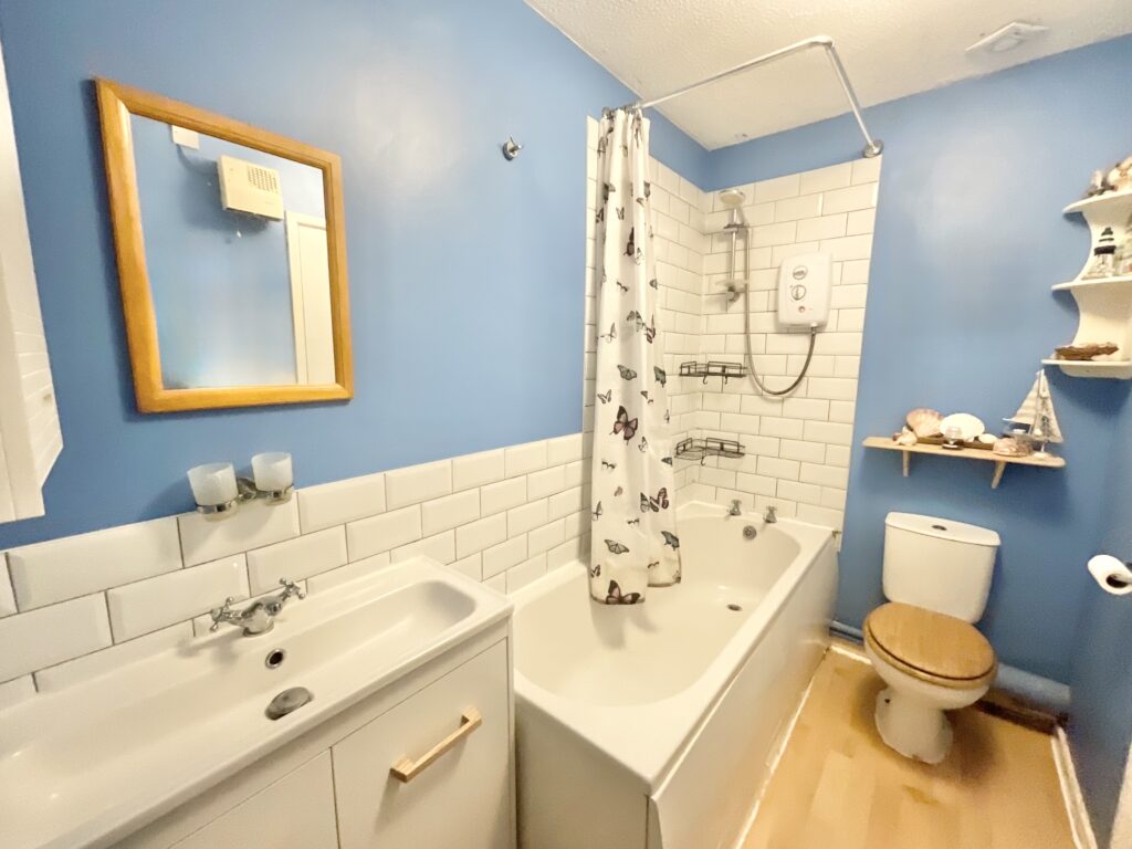 Melrose Avenue, Stone, ST15