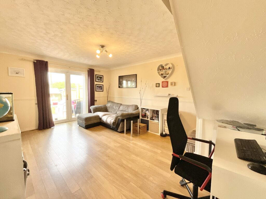 Melrose Avenue, Stone, ST15