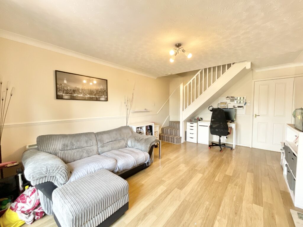 Melrose Avenue, Stone, ST15