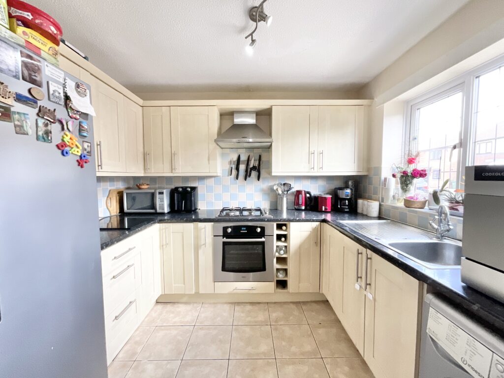 Melrose Avenue, Stone, ST15