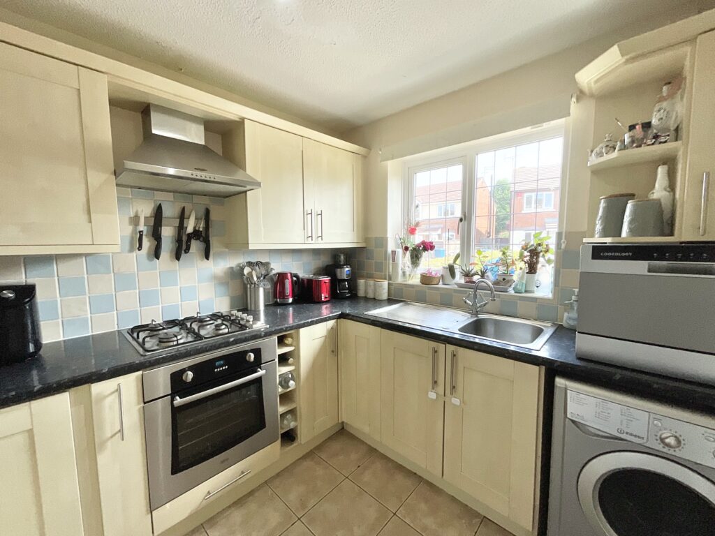 Melrose Avenue, Stone, ST15