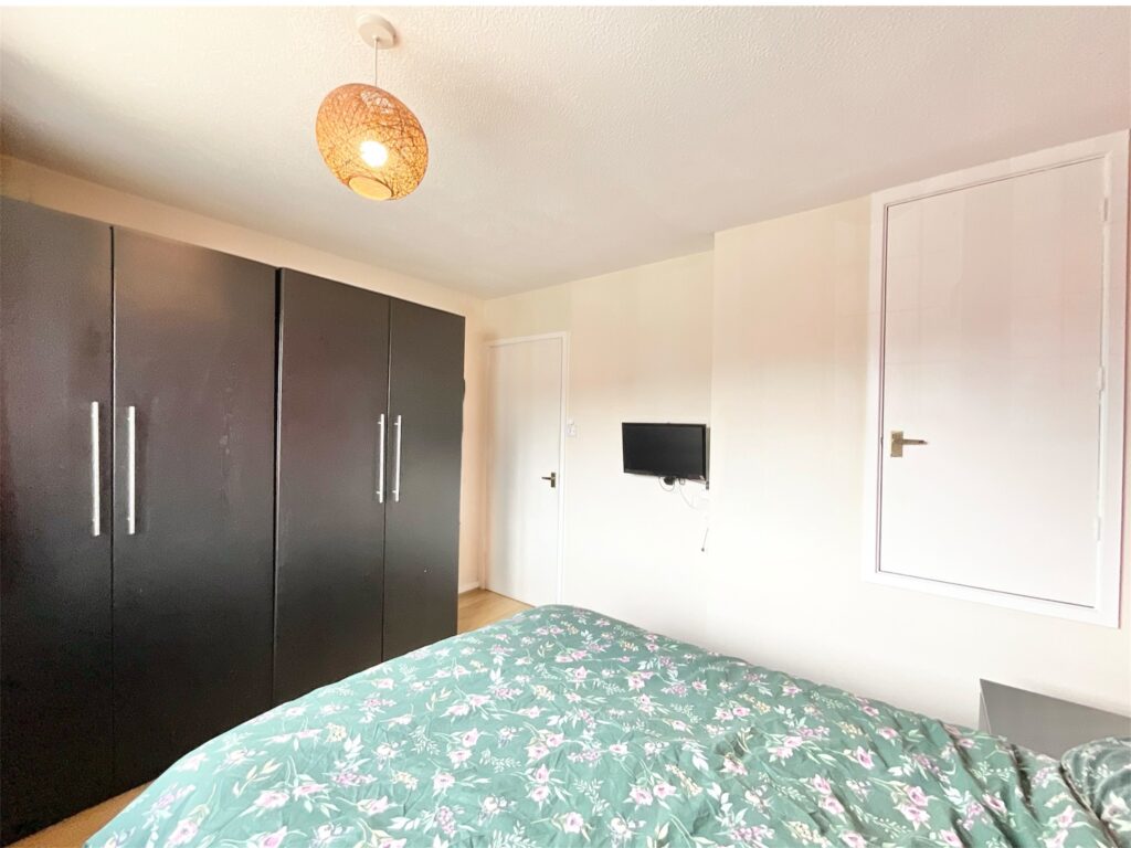 Melrose Avenue, Stone, ST15