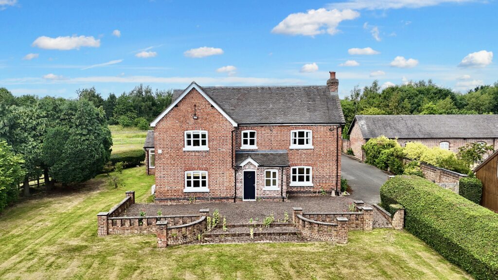 Whites Lane, Weston, CW2