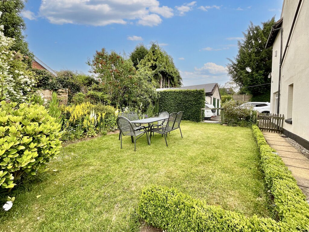 Uttoxeter Road, Stone, ST15