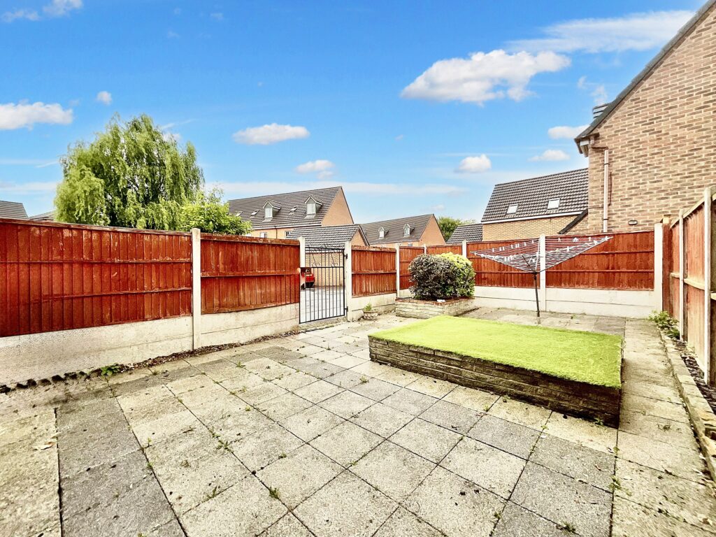Beacon Rise, Stone, ST15