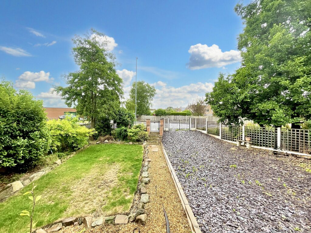 Beacon Rise, Stone, ST15