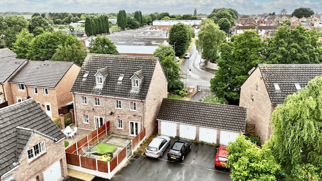 Beacon Rise, Stone, ST15