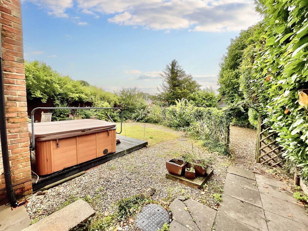 Eccleshall Road, Hookgate, TF9