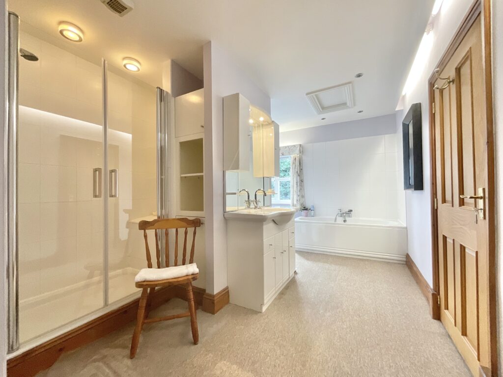 Whites Lane, Weston, CW2