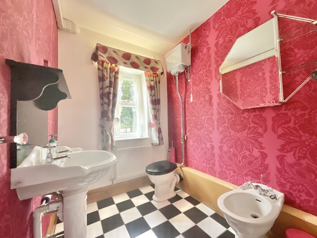 Whites Lane, Weston, CW2