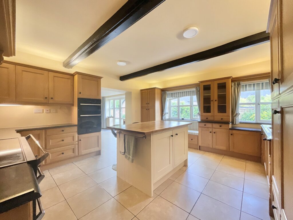 Whites Lane, Weston, CW2