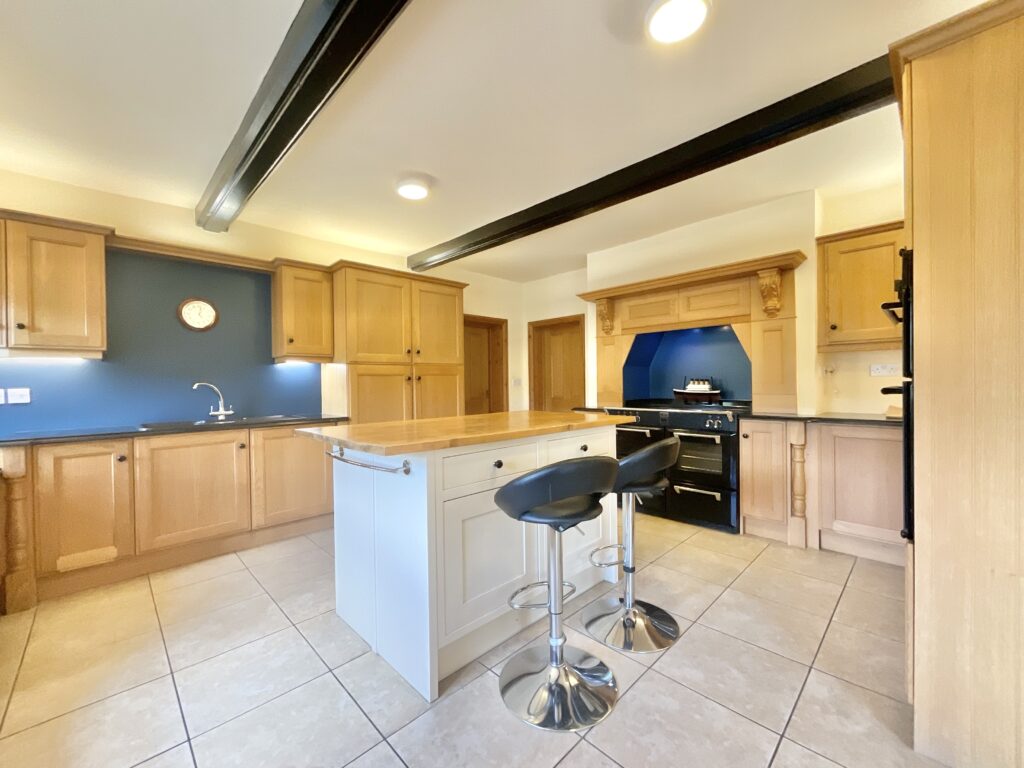 Whites Lane, Weston, CW2
