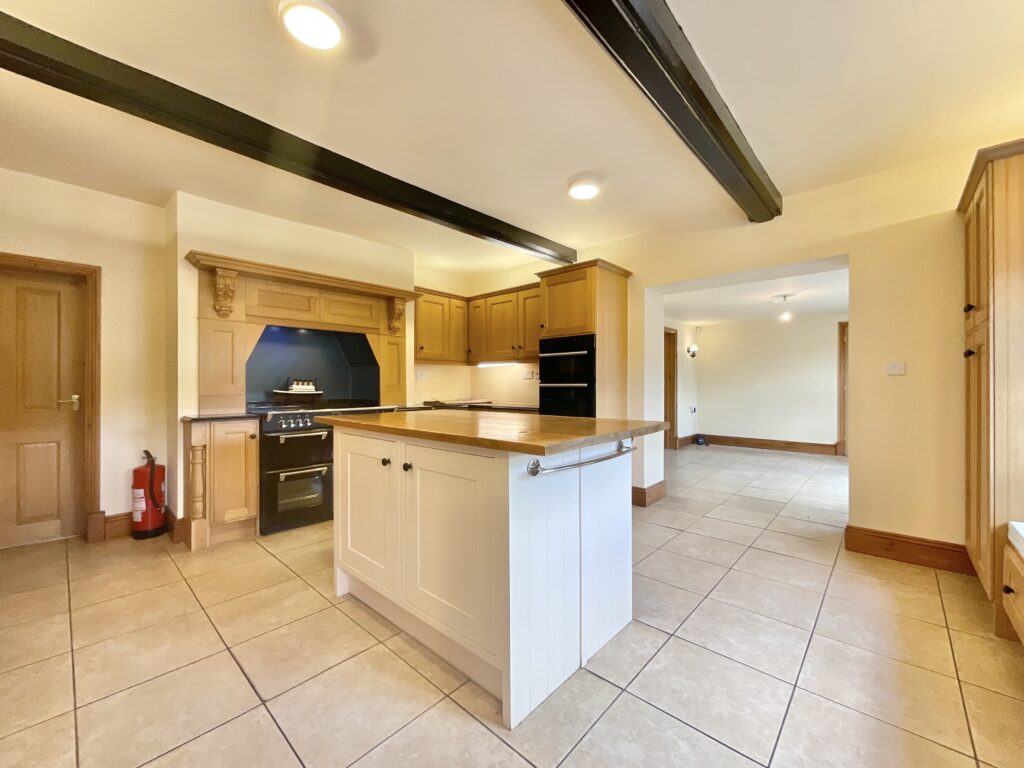 Whites Lane, Weston, CW2