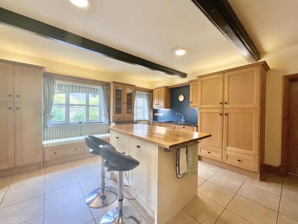 Whites Lane, Weston, CW2