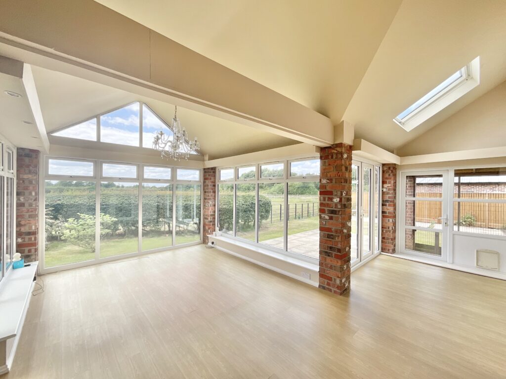 Whites Lane, Weston, CW2